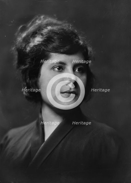 Miss G. Novars, portrait photograph, 1919 June 20. Creator: Arnold Genthe.