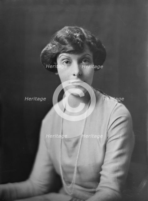 Miss G. Warmses, portrait photograph, 1918 Aug. 22. Creator: Arnold Genthe.