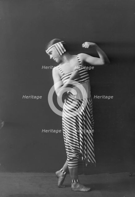 Miss Gardner, portrait photograph, 1918 Nov. 17. Creator: Arnold Genthe.