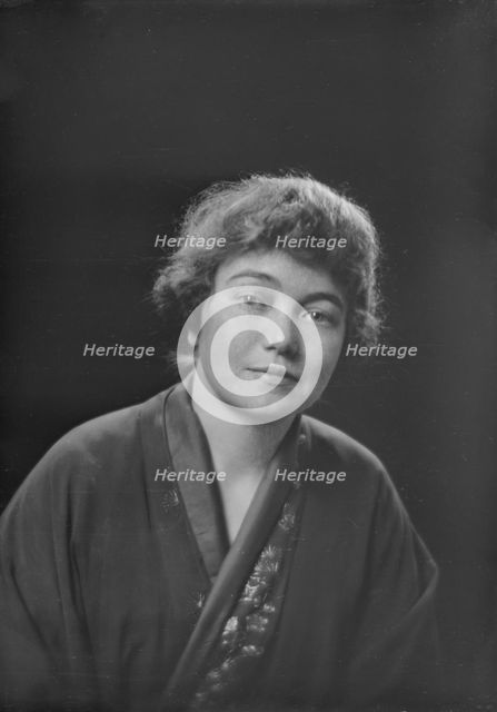 Miss Gertrude Wright, portrait photograph, 1919 Apr. 26. Creator: Arnold Genthe.