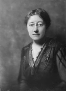 Miss Gertrude Lane, portrait photograph, 1918 Jan. Creator: Arnold Genthe