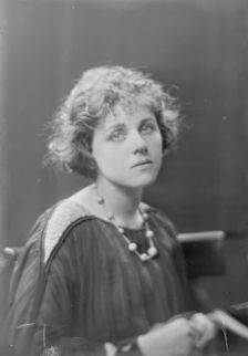 Miss Getsby, portrait photograph, 1918 July 16. Creator: Arnold Genthe