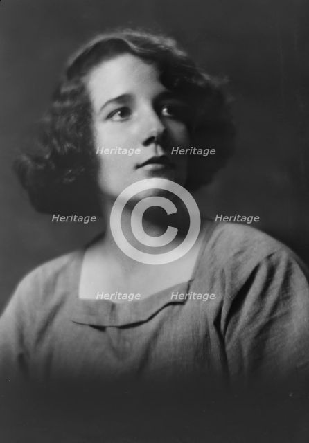 Miss Glenda Mordhurst, portrait photograph, 1919 Oct. 31. Creator: Arnold Genthe.
