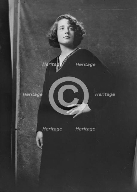 Miss Glenda Mordhurst, portrait photograph, 1919 Oct. 31. Creator: Arnold Genthe.