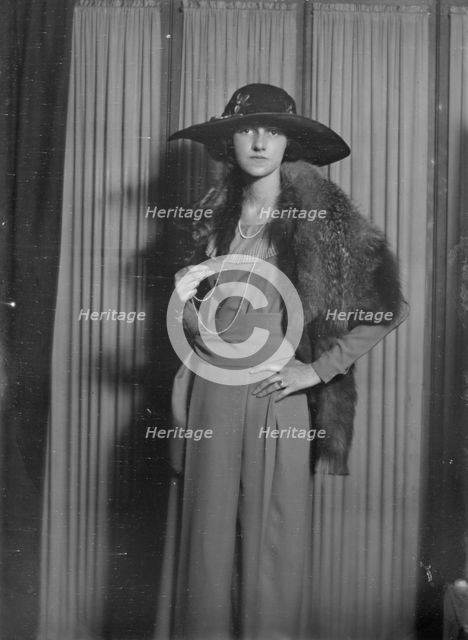 Miss Guggenheim, portrait photograph, 1919 Apr. 16. Creator: Arnold Genthe.