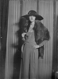 Miss Guggenheim, portrait photograph, 1919 Apr. 16. Creator: Arnold Genthe