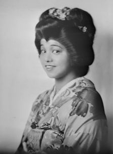 Miss H. Onuki, portrait photograph, 1919 Sept. 20. Creator: Arnold Genthe
