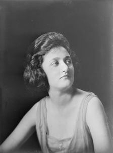 Miss H. Hewitt, portrait photograph, 1919 July 21. Creator: Arnold Genthe