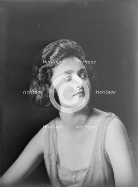 Miss H. Hewitt, portrait photograph, 1919 July 21. Creator: Arnold Genthe.