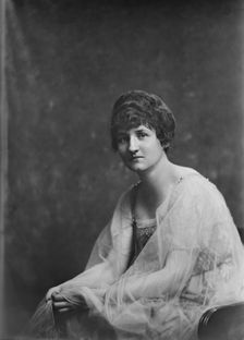 Miss Hagedorn, (Mrs. T. [sic] L. Cabot), portrait photograph, 1919 Sept. 29. Creator: Arnold Genthe