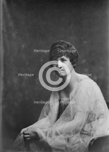 Miss Hagedorn, (Mrs. T. [sic] L. Cabot), portrait photograph, 1919 Sept. 29. Creator: Arnold Genthe.