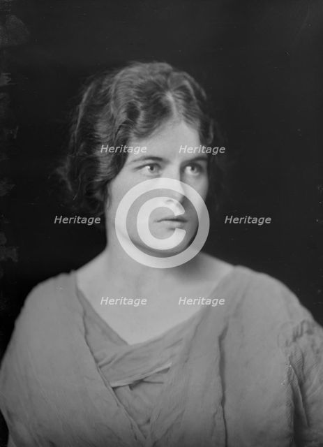 Miss Hasbrouck, portrait photograph, 1918 Nov. 11. Creator: Arnold Genthe.