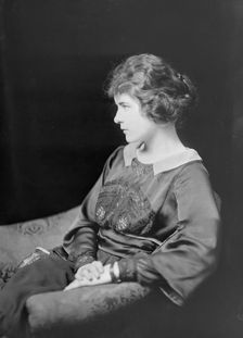 Miss Hasbrouck, portrait photograph, 1918 Nov. 23. Creator: Arnold Genthe