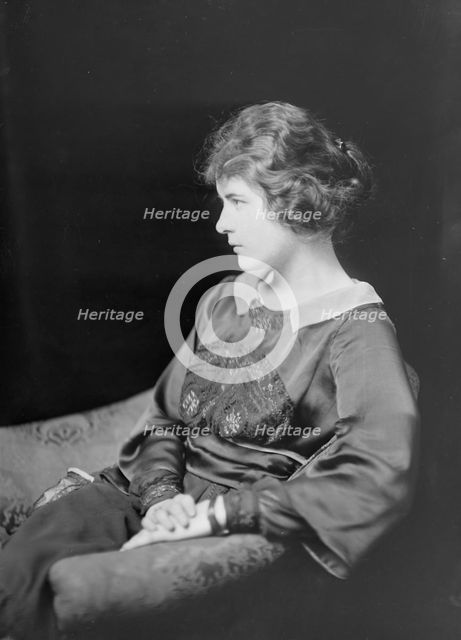 Miss Hasbrouck, portrait photograph, 1918 Nov. 23. Creator: Arnold Genthe.