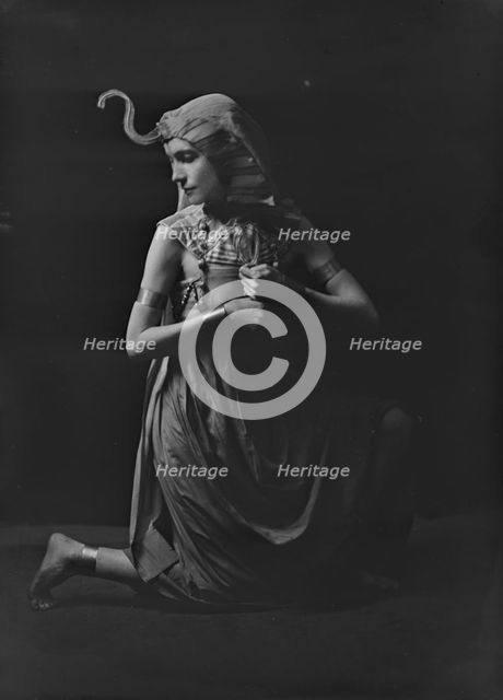 Miss Henderson, 1918 Nov. 17. Creator: Arnold Genthe.