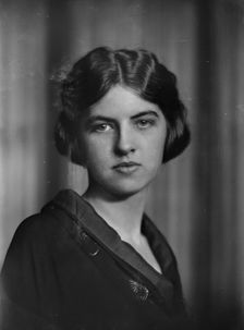 Miss Hendrickson, portrait photograph, 1919 May 13. Creator: Arnold Genthe