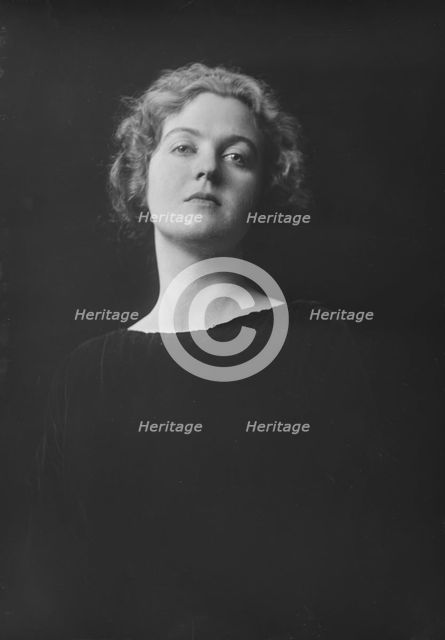 Miss Helen Trotter, portrait photograph, 1918 Dec. Creator: Arnold Genthe.