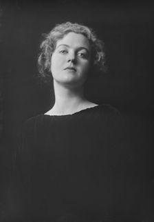 Miss Helen Trotter, portrait photograph, 1918 Dec. Creator: Arnold Genthe