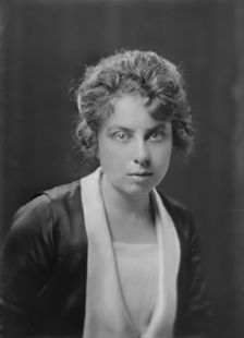 Miss Helen Wilson, portrait photograph, 1918 July 3. Creator: Arnold Genthe