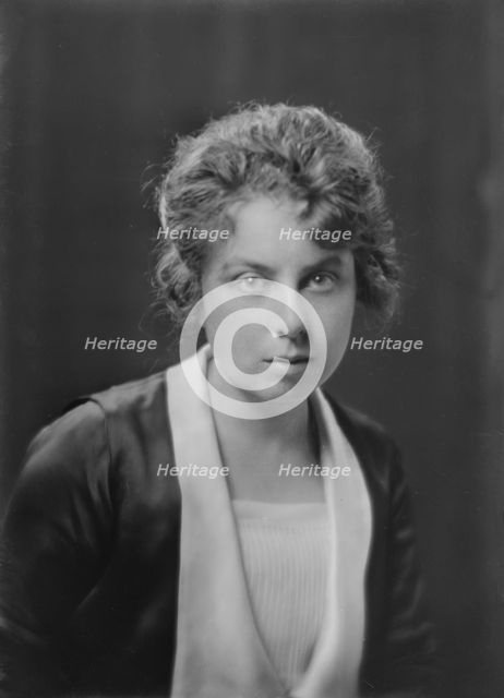 Miss Helen Wilson, portrait photograph, 1918 July 3. Creator: Arnold Genthe.