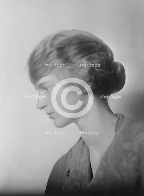 Miss Helen Garrison, portrait photograph, 1919 Jan. 6. Creator: Arnold Genthe.