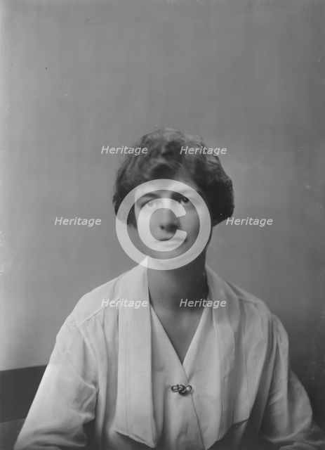 Miss Helen Pott, portrait photograph, 1918 Nov. 18. Creator: Arnold Genthe.