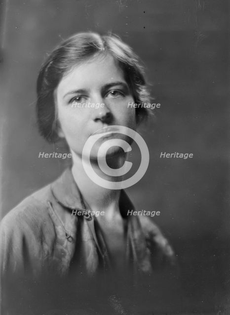 Miss Hines, portrait photograph, 1919 Aug. 7. Creator: Arnold Genthe.