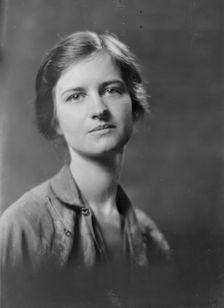 Miss Hines, portrait photograph, 1919 Aug. 7. Creator: Arnold Genthe