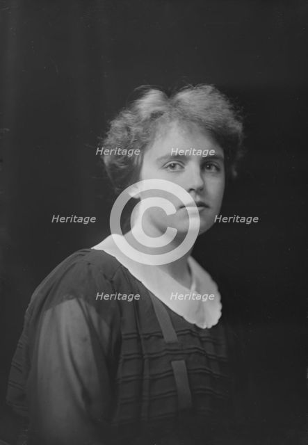 Miss Hoadley, portrait photograph, 1918 Dec. 7. Creator: Arnold Genthe.