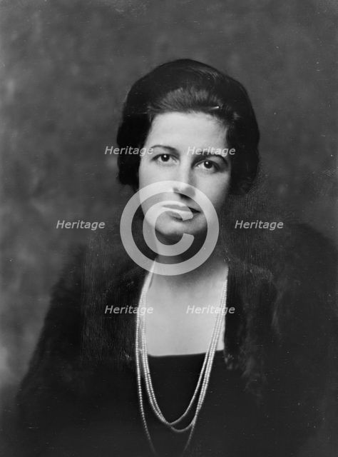 Miss Hobson, portrait photograph, 1919 Sept. 19. Creator: Arnold Genthe.