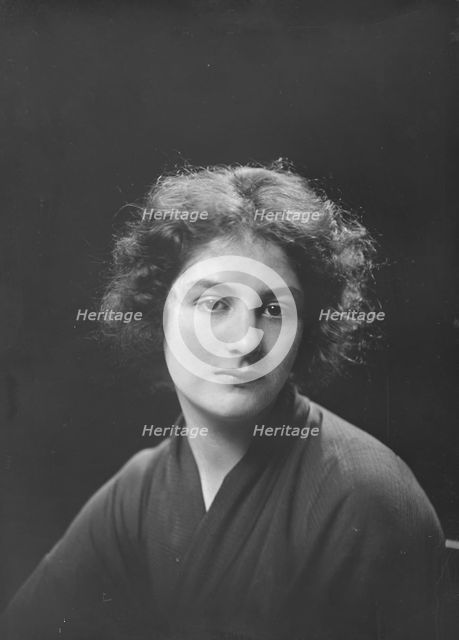 Miss Hortense Alden, portrait photograph, 1919 Feb. Creator: Arnold Genthe.