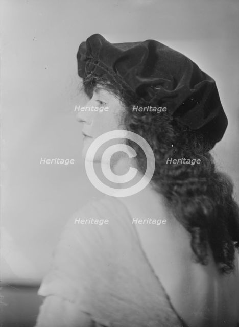 Miss Hurley, portrait photograph, 1918 Dec. 9. Creator: Arnold Genthe.