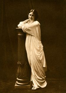Miss Isadora Duncan, late 19th century.Artist: Dover Street Studios