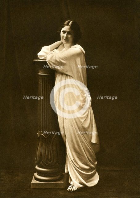Miss Isadora Duncan, late 19th century.Artist: Dover Street Studios