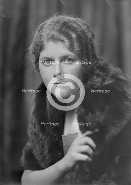 Miss Jacques, portrait photograph, 1918 Oct. Creator: Arnold Genthe.