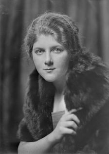 Miss Jacques, portrait photograph, 1918 Oct. Creator: Arnold Genthe