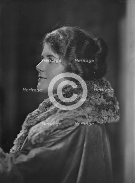 Miss Jacques, portrait photograph, 1918 Oct. Creator: Arnold Genthe.