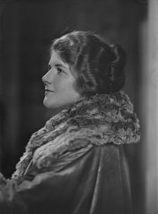 Miss Jacques, portrait photograph, 1918 Oct. Creator: Arnold Genthe