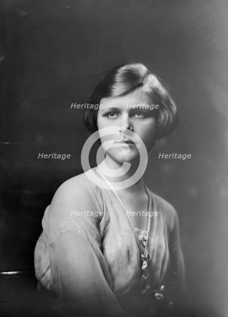 Miss Jean Graydon, portrait photograph, 1919 Sept. 23. Creator: Arnold Genthe.