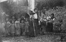 Miss Johnston & audience, Lake Como, Italy, 1899. Creator: Frances Benjamin Johnston