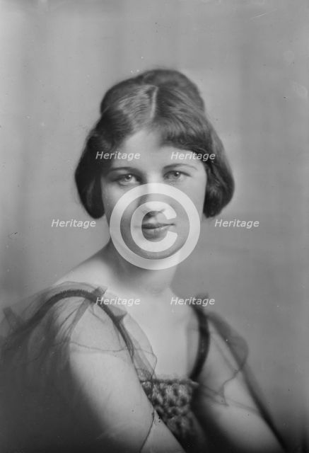 Miss Josephine Lharine, portrait photograph, 1918 Sept. 20. Creator: Arnold Genthe.