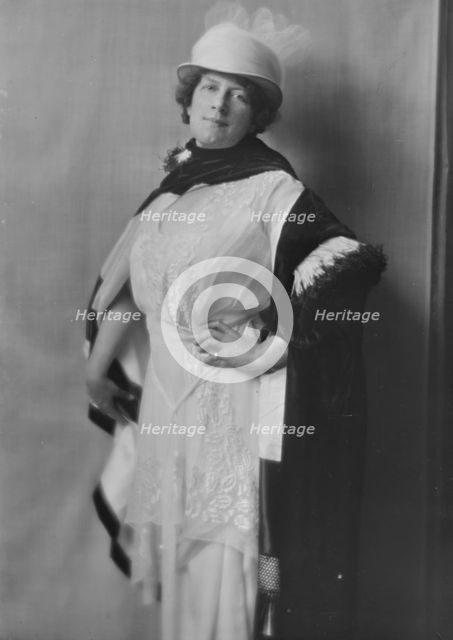 Miss Katherine Locke, portrait photograph, 1918 June 19. Creator: Arnold Genthe.
