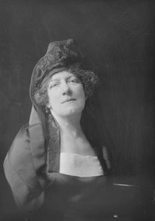 Miss Katherine Locke, portrait photograph, 1919 Mar. 5. Creator: Arnold Genthe