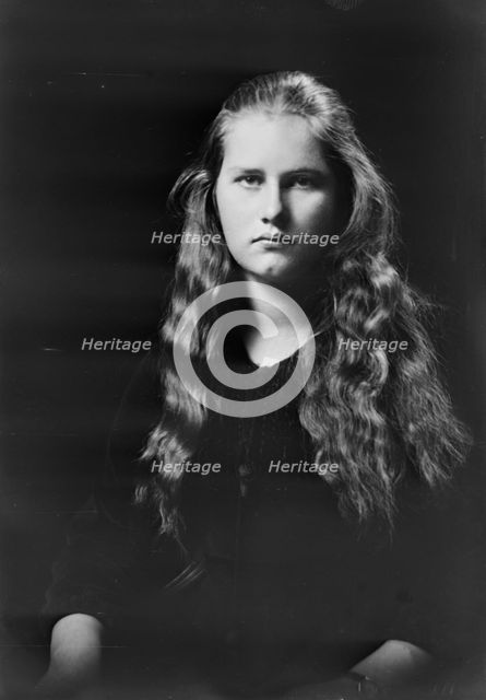Miss Katherine Pillsbury, portrait photograph, 1919 Sept. 29. Creator: Arnold Genthe.