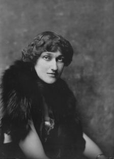 Miss Katherine Richards, portrait photograph, 1917 Dec. Creator: Arnold Genthe