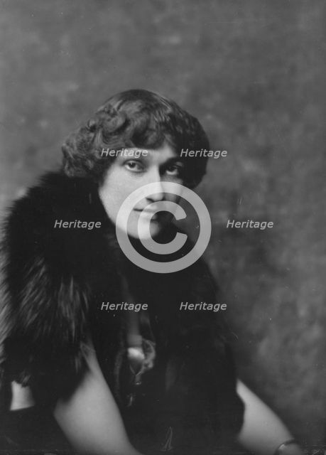Miss Katherine Richards, portrait photograph, 1917 Dec. Creator: Arnold Genthe.