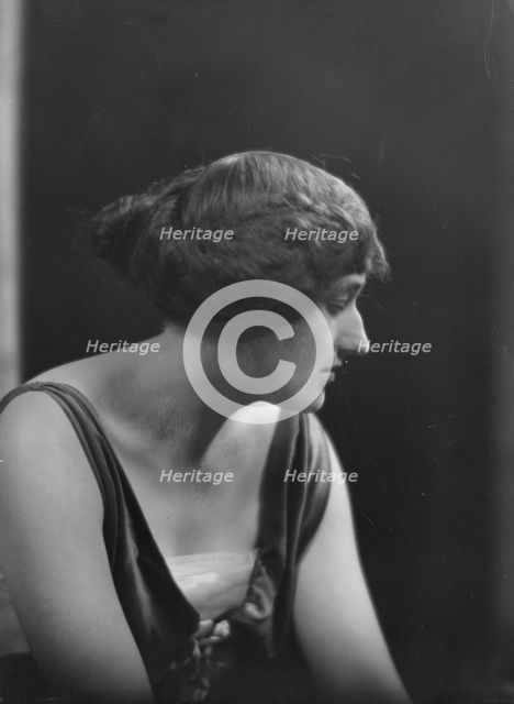 Miss Katherine Richards, portrait photograph, 1917 Dec. Creator: Arnold Genthe.