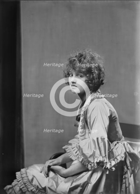 Miss Kathleen Martyn, portrait photograph, 1919 Sept. 23. Creator: Arnold Genthe.