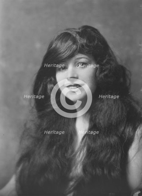 Miss La Rue, portrait photograph, 1918 May. Creator: Arnold Genthe.
