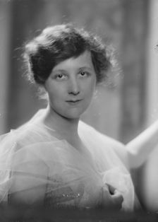Miss Ladenburg, portrait photograph, 1918 Mar. 23. Creator: Arnold Genthe